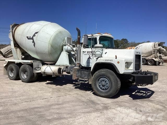 Mack DM690S Outros Camiões