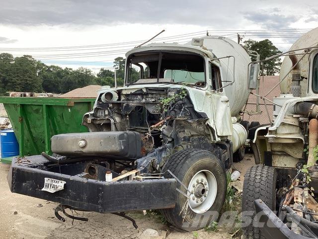 Mack DM690S Outros Camiões