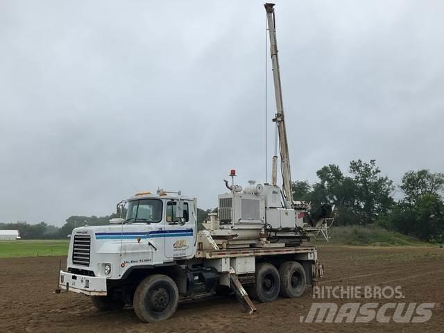 Mack DMM6906S Camiões de sonda de perfuração móvel