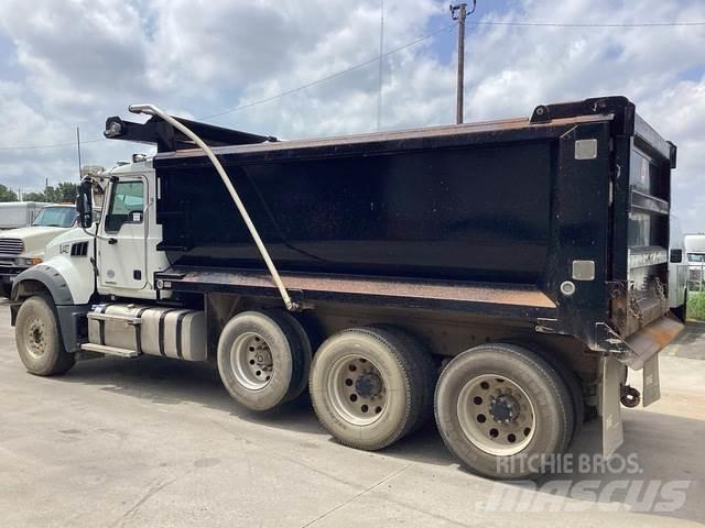 Mack GR64F Camiões basculantes