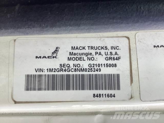 Mack GR64F Camiões basculantes