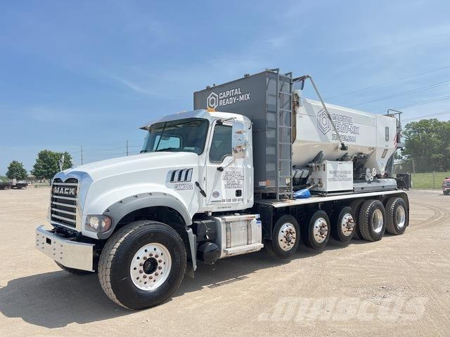 Mack GR64F Camiões de betão