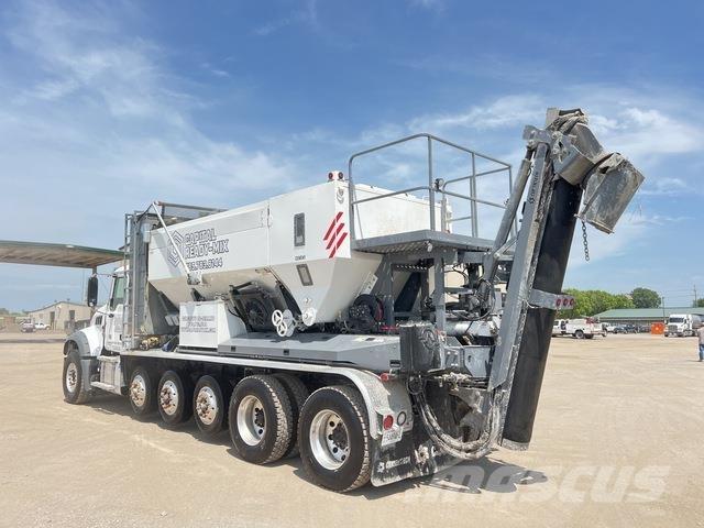 Mack GR64F Camiões de betão