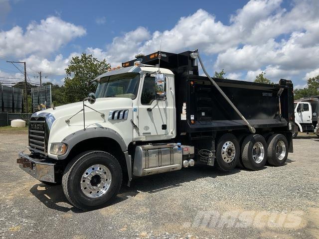 Mack GR64F Camiões basculantes