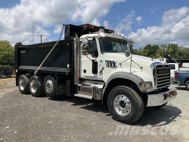 Mack GR64F Camiões basculantes