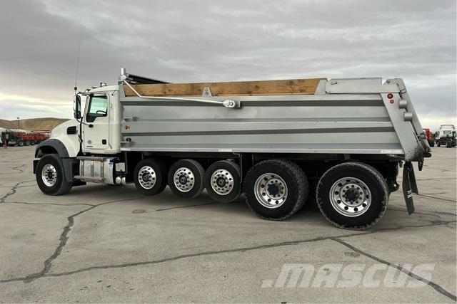 Mack GR64F Camiões basculantes