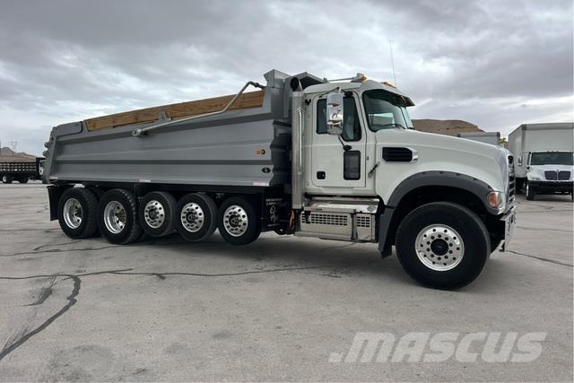 Mack GR64F Camiões basculantes
