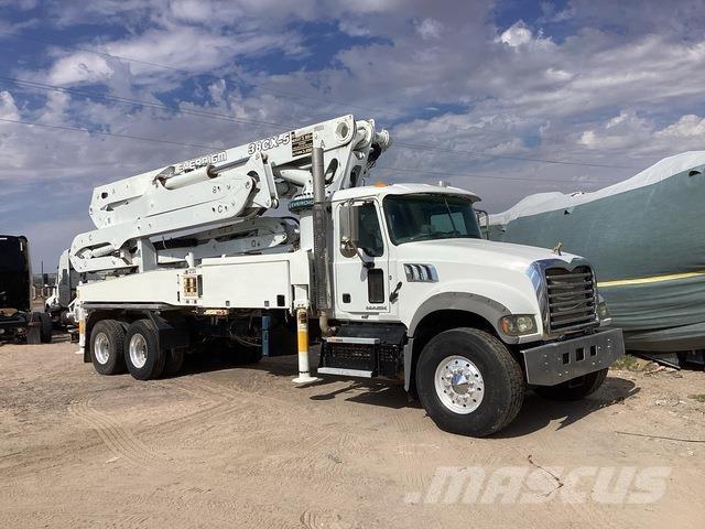 Mack GR64F Camiões bomba Betão
