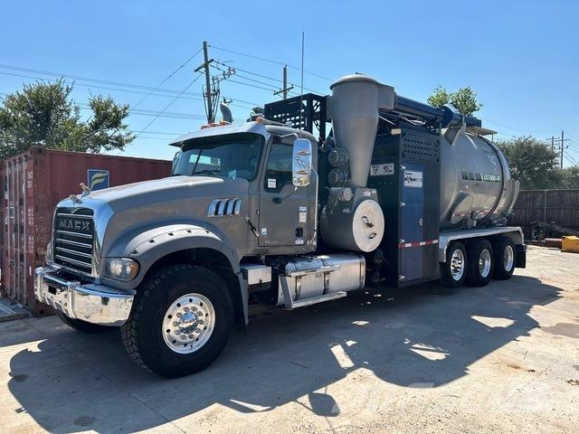 Mack Granite Escavadoras de rastos