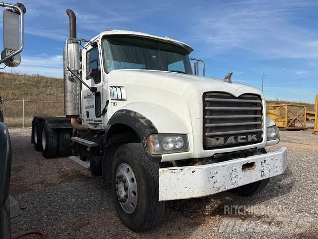 Mack GU713 Tractores (camiões)