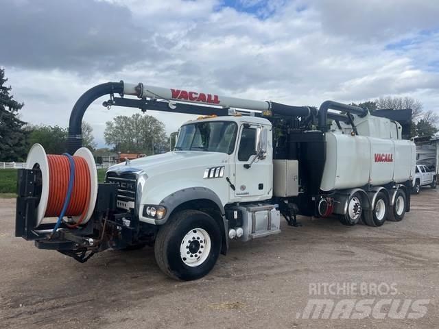 Mack GU713 Escavadoras de rastos