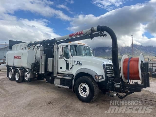 Mack GU713 Escavadoras de rastos