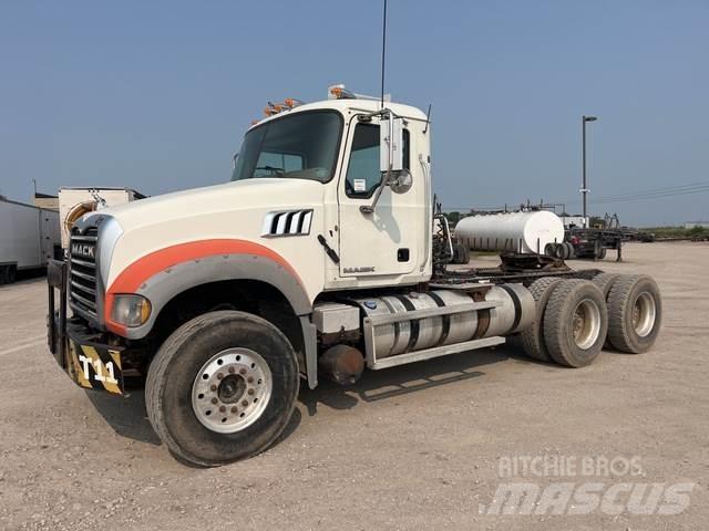 Mack GU713 Tractores (camiões)