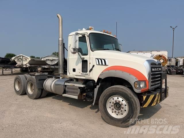 Mack GU713 Tractores (camiões)