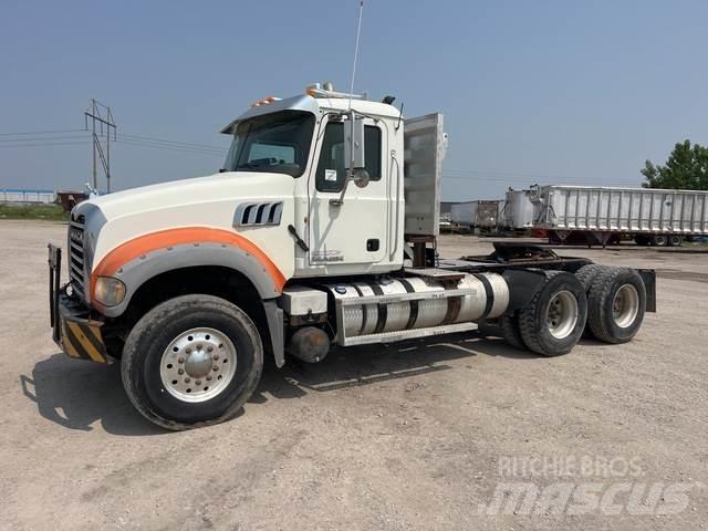 Mack GU713 Tractores (camiões)
