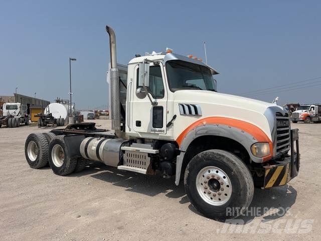 Mack GU713 Tractores (camiões)