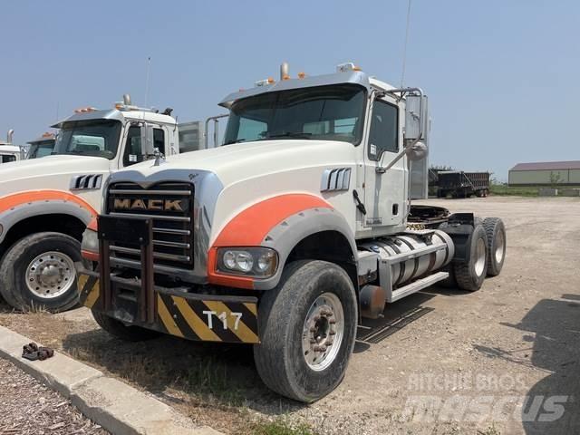 Mack GU713 Tractores (camiões)