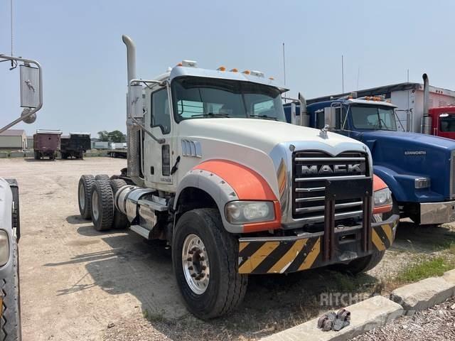 Mack GU713 Tractores (camiões)