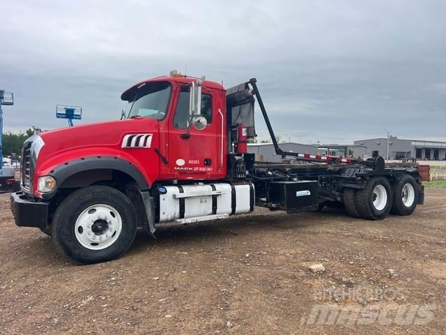 Mack GU713 Camiões multibenne