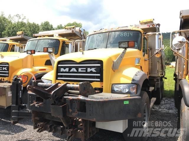 Mack GU713 Lâminas de neve e arados