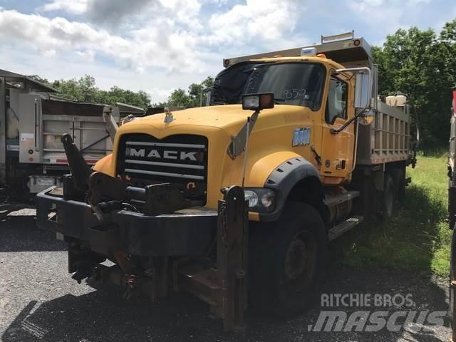 Mack GU713 Lâminas de neve e arados