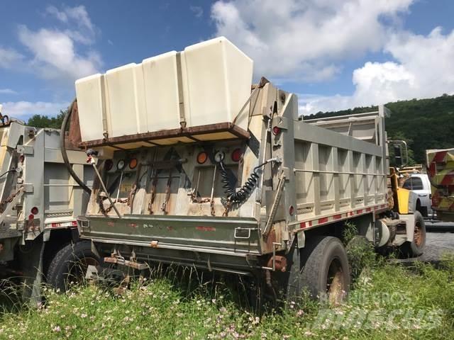 Mack GU713 Lâminas de neve e arados