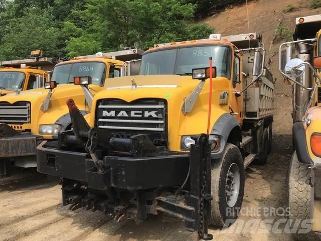 Mack GU713 Lâminas de neve e arados