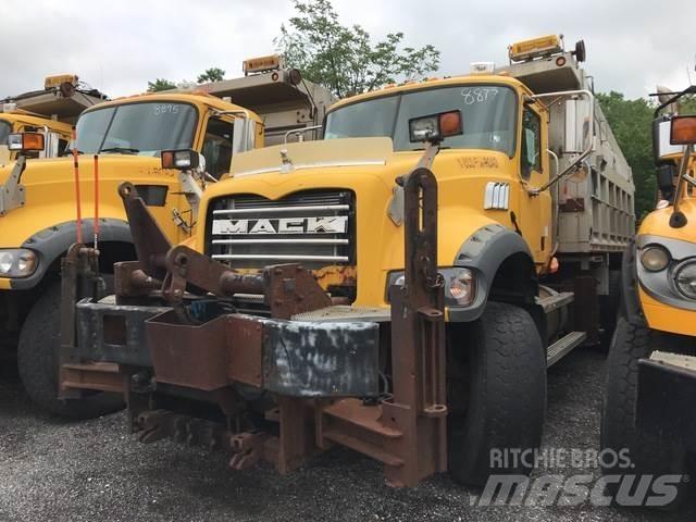 Mack GU713 Lâminas de neve e arados