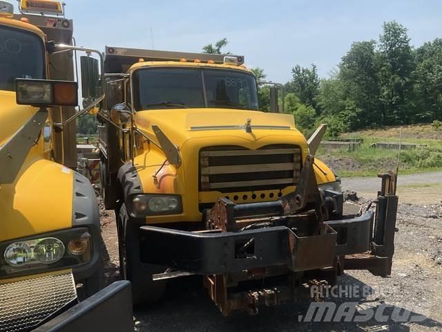Mack GU713 Lâminas de neve e arados
