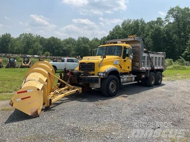 Mack GU713 Lâminas de neve e arados