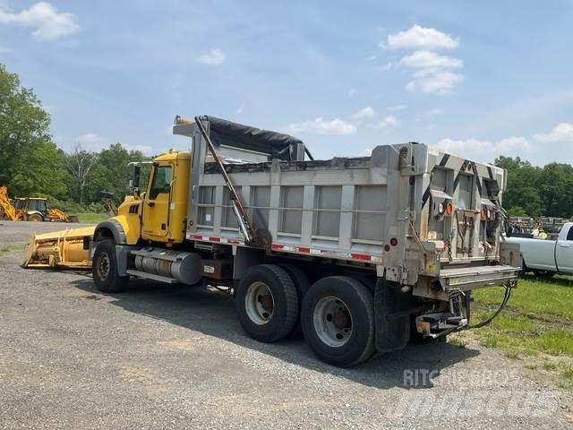 Mack GU713 Lâminas de neve e arados