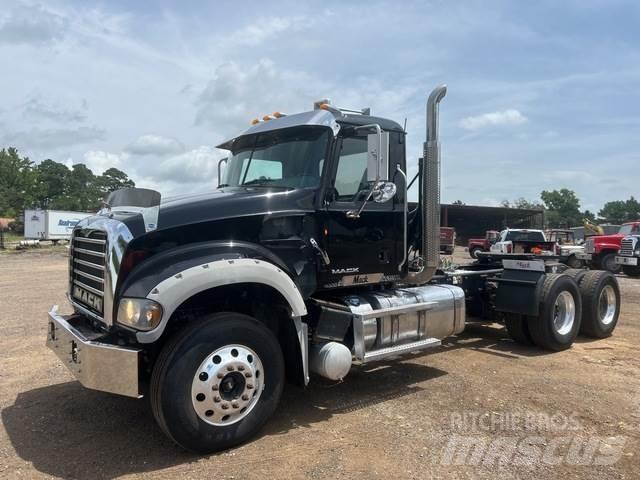 Mack GU713 Tractores (camiões)