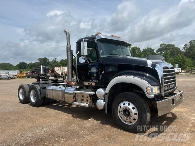 Mack GU713 Tractores (camiões)
