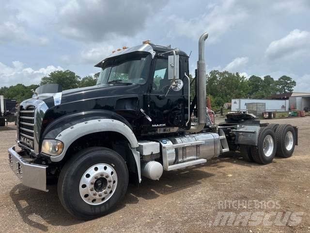 Mack GU713 Tractores (camiões)