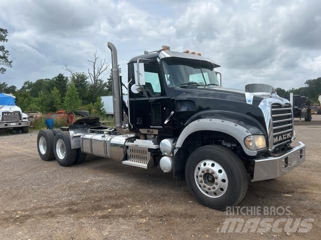 Mack GU713 Tractores (camiões)