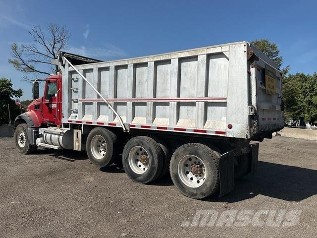 Mack GU713 Camiões basculantes