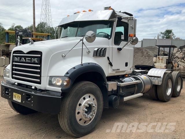 Mack GU713 Tractores (camiões)