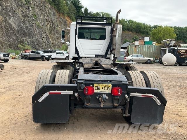 Mack GU713 Tractores (camiões)