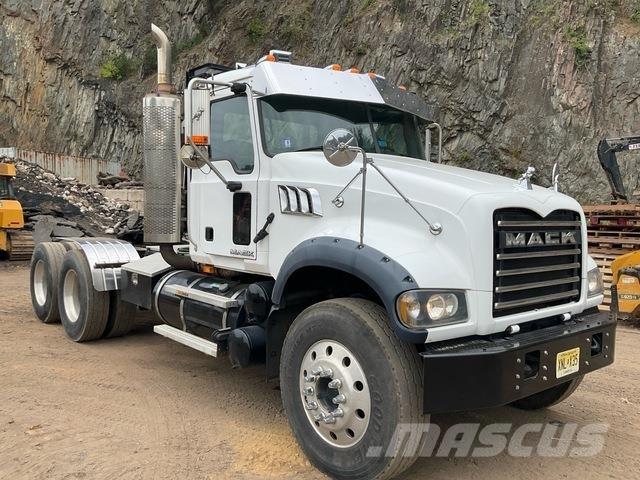 Mack GU713 Tractores (camiões)