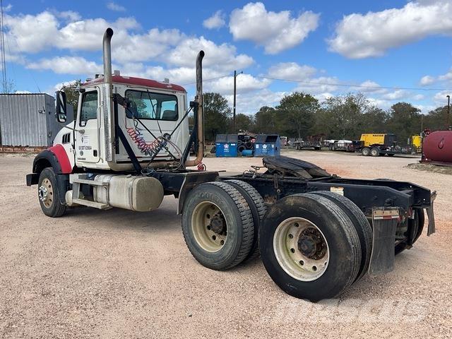 Mack GU713 Tractores (camiões)