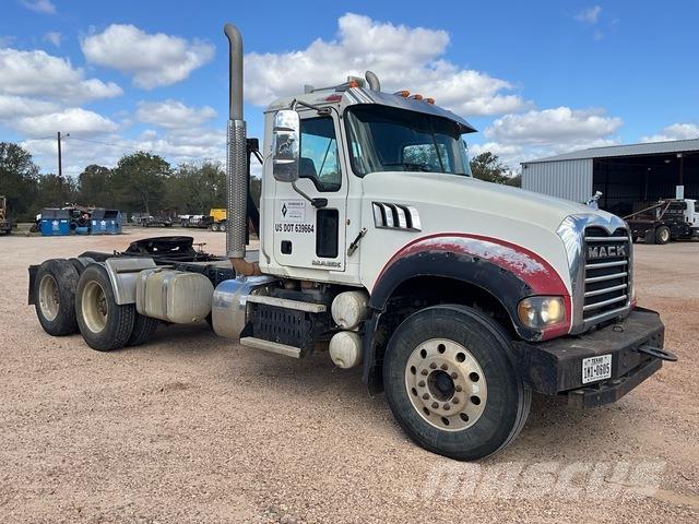 Mack GU713 Tractores (camiões)