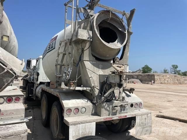 Mack GU813 Outros Camiões