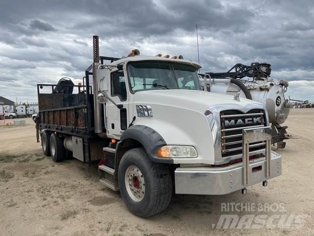 Mack GU813 Camiões estrado/caixa aberta