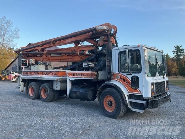Mack MR688S Camiões bomba Betão