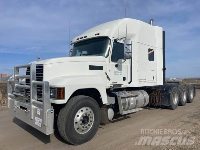 Mack PI86T Tractores (camiões)