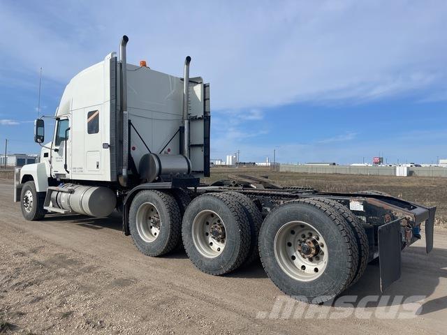 Mack PI86T Tractores (camiões)
