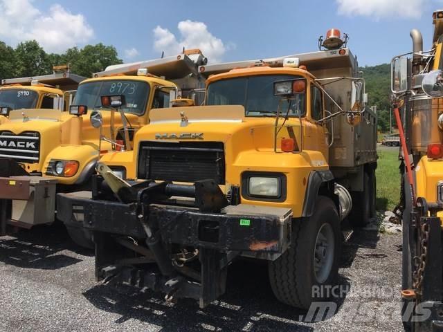 Mack RD600 Lâminas de neve e arados