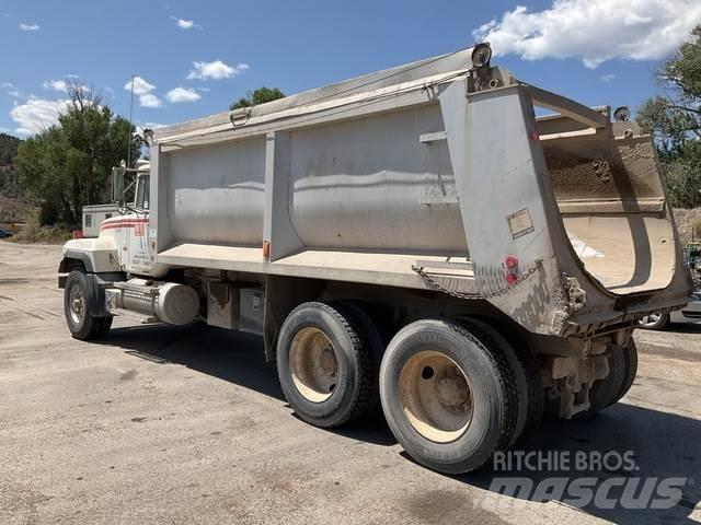 Mack RD688S Camiões basculantes