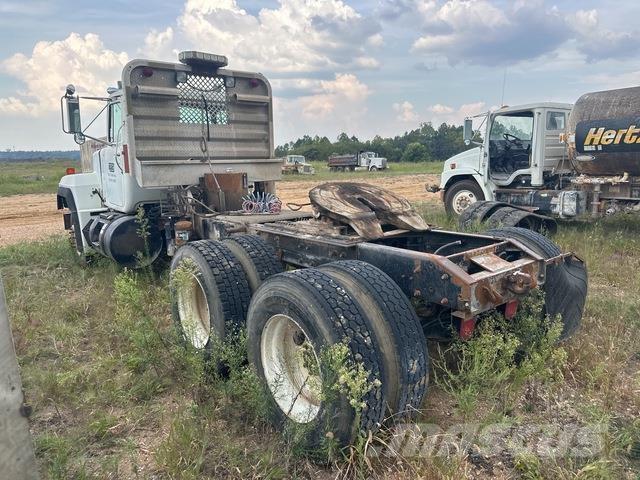 Mack RD688S Tractores (camiões)