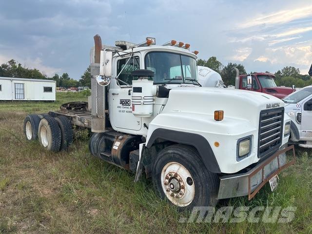 Mack RD688S Tractores (camiões)